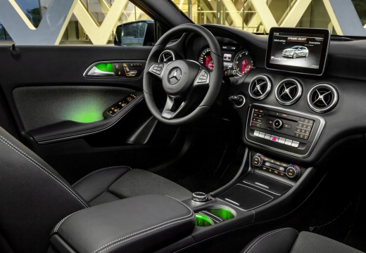Mercedes-Benz A 220 d 7G-DCT (seit 2015) Innenraum