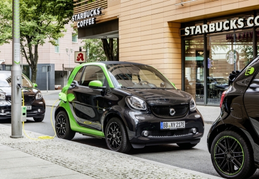 Smart smart fortwo coupe electric drive (seit 2017) Front + rechts