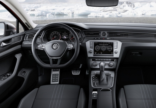 VW Passat Kombi Alltrack 2.0 TSI BlueM. Techn. 4Motion DSG 2015 - Innenraum