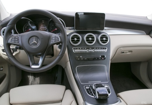 Mercedes-Benz GLC 250 4Matic 9G-TRONIC (seit 2015) Armaturenbrett