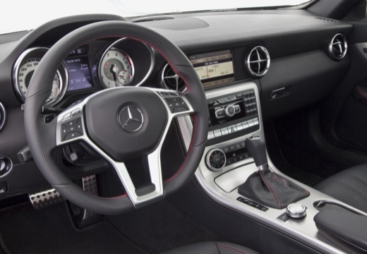 Mercedes-Benz SLK 200 BlueEFFICIENCY (2011-2015) Armaturenbrett